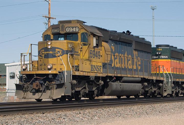 BNSF 6949 - SD40-2.jpg